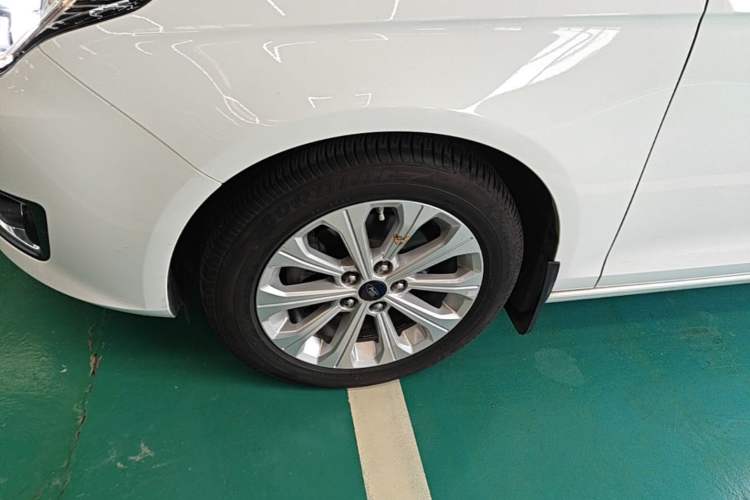 Used Ford Escort 2015 1.5L Automatic Fashion Model Left Front Wheel Hub
