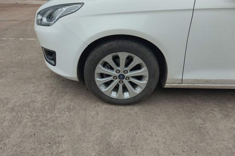 Used Ford Escort 2015 1.5L Automatic Fashion Model Left Front Wheel Hub