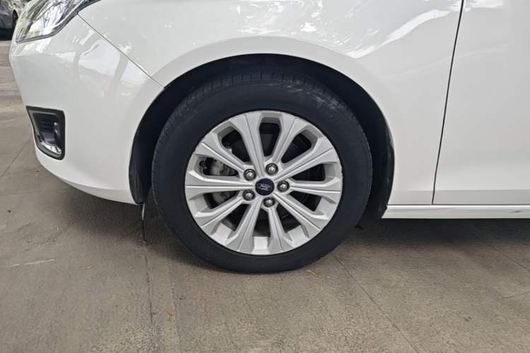 Used Ford Escort 2015 1.5L Automatic Fashion Model Left Front Wheel Hub
