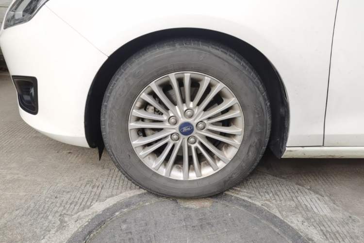 Used Ford Escort 2015 1.5L Manual Comfort Model Left Front Wheel Hub