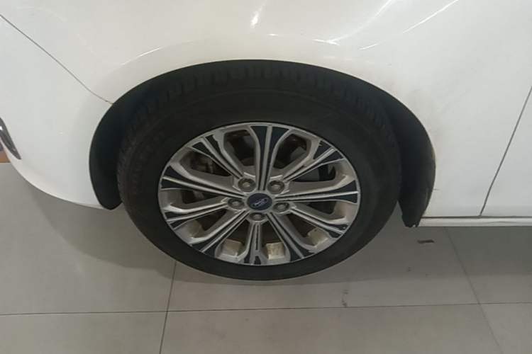 Used Ford Escort 2015 1.5L Automatic Fashion Model Left Front Wheel Hub