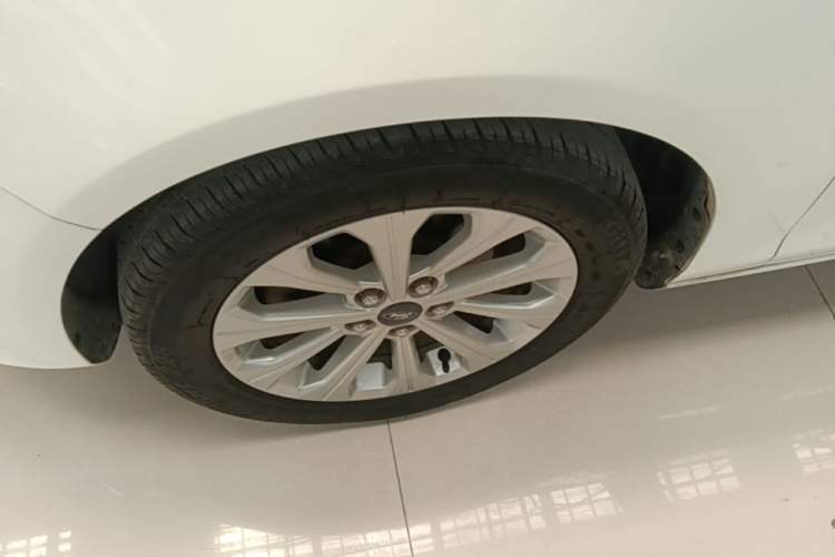 Used Ford Escort 2015 1.5L Automatic Fashion Model Left Front Wheel Hub