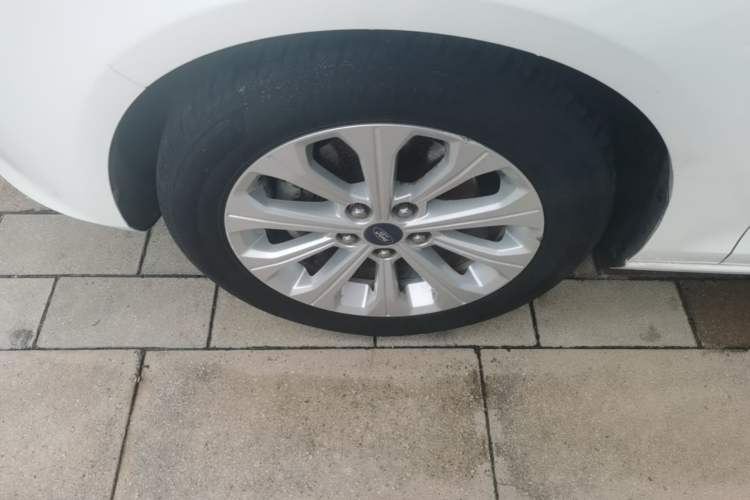 Used Ford Escort 2015 1.5L Automatic Fashion Model Left Front Wheel Hub