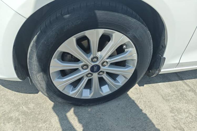 Used Ford Escort 2015 1.5L Automatic Fashion Model Left Front Wheel Hub