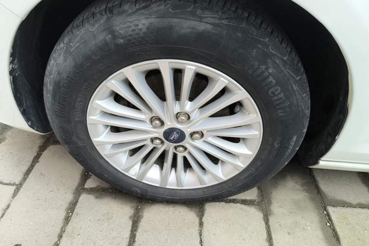 Used Ford Escort 2015 1.5L Automatic Comfort Edition Left Front Wheel Hub