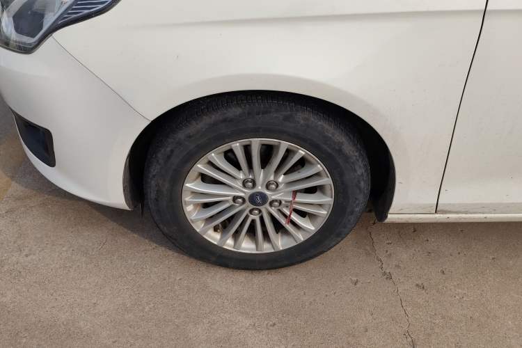 Used Ford Escort 2015 1.5L Manual Comfort Model Left Front Wheel Hub
