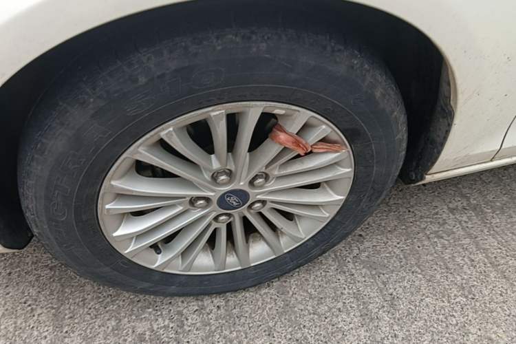 Used Ford Escort 2015 1.5L Automatic Comfort Edition Left Front Wheel Hub