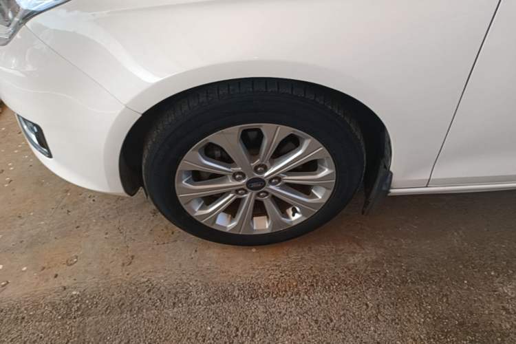 Used Ford Escort 2015 1.5L Automatic Fashion Model Left Front Wheel Hub