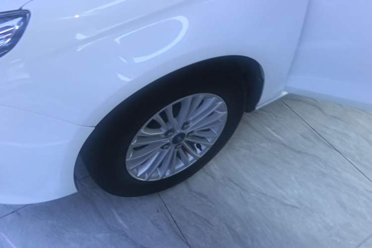 Used Ford Escort 2015 1.5L Automatic Comfort Edition Left Front Wheel Hub