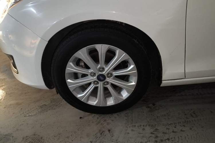 Used Ford Escort 2015 1.5L Manual Fashion Edition Left Front Wheel Hub