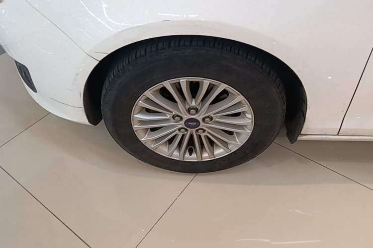 Used Ford Escort 2015 1.5L Automatic Comfort Edition Left Front Wheel Hub