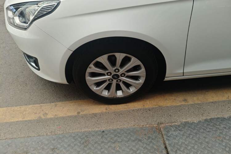 Used Ford Escort 2015 1.5L Automatic Fashion Model Left Front Wheel Hub