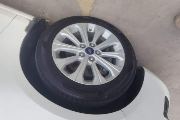 Used Ford Escort 2015 1.5L Automatic Fashion Model Left Front Wheel Hub