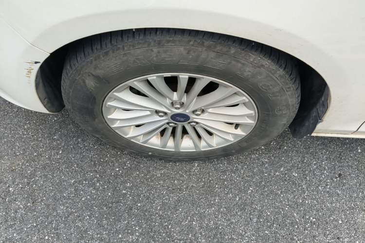 Used Ford Escort 2015 1.5L Manual Comfort Model Left Front Wheel Hub