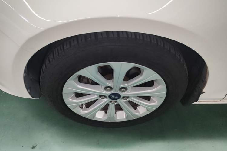 Used Ford Escort 2015 1.5L Automatic Fashion Model Left Front Wheel Hub