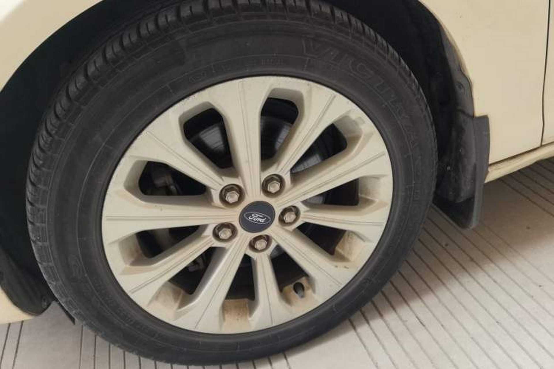 Used Ford Escort 2015 1.5L Automatic Fashion Model Left Front Wheel Hub