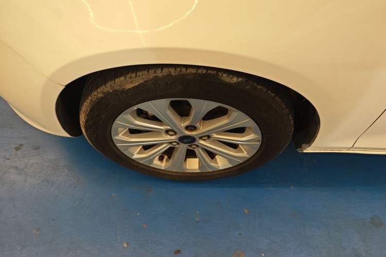 Used Ford Escort 2015 1.5L Automatic Fashion Model Left Front Wheel Hub
