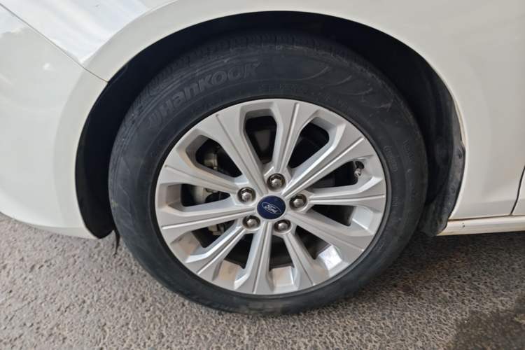 Used Ford Escort 2015 1.5L Manual Fashion Edition Left Front Wheel Hub