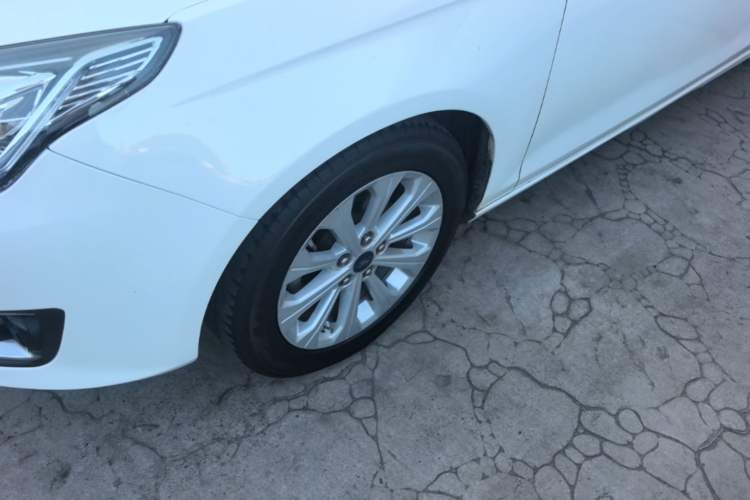 Used Ford Escort 2015 1.5L Automatic Fashion Model Left Front Wheel Hub