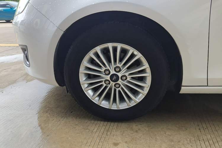 Used Ford Escort 2015 1.5L Automatic Comfort Edition Left Front Wheel Hub