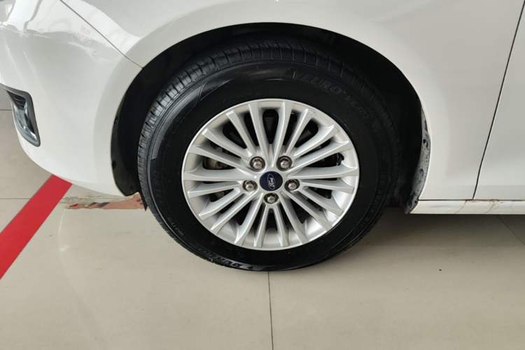 Used Ford Escort 2015 1.5L Manual Comfort Model Left Front Wheel Hub