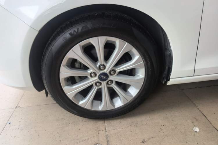 Used Ford Escort 2015 1.5L Automatic Fashion Model Left Front Wheel Hub
