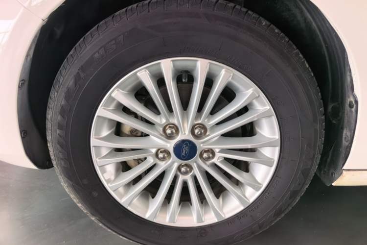 Used Ford Escort 2015 1.5L Automatic Comfort Edition Left Front Wheel Hub