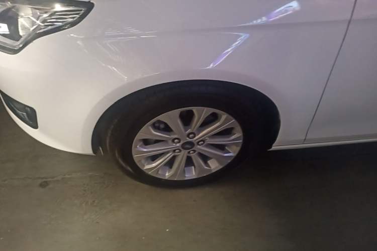 Used Ford Escort 2015 1.5L Automatic Fashion Model Left Front Wheel Hub