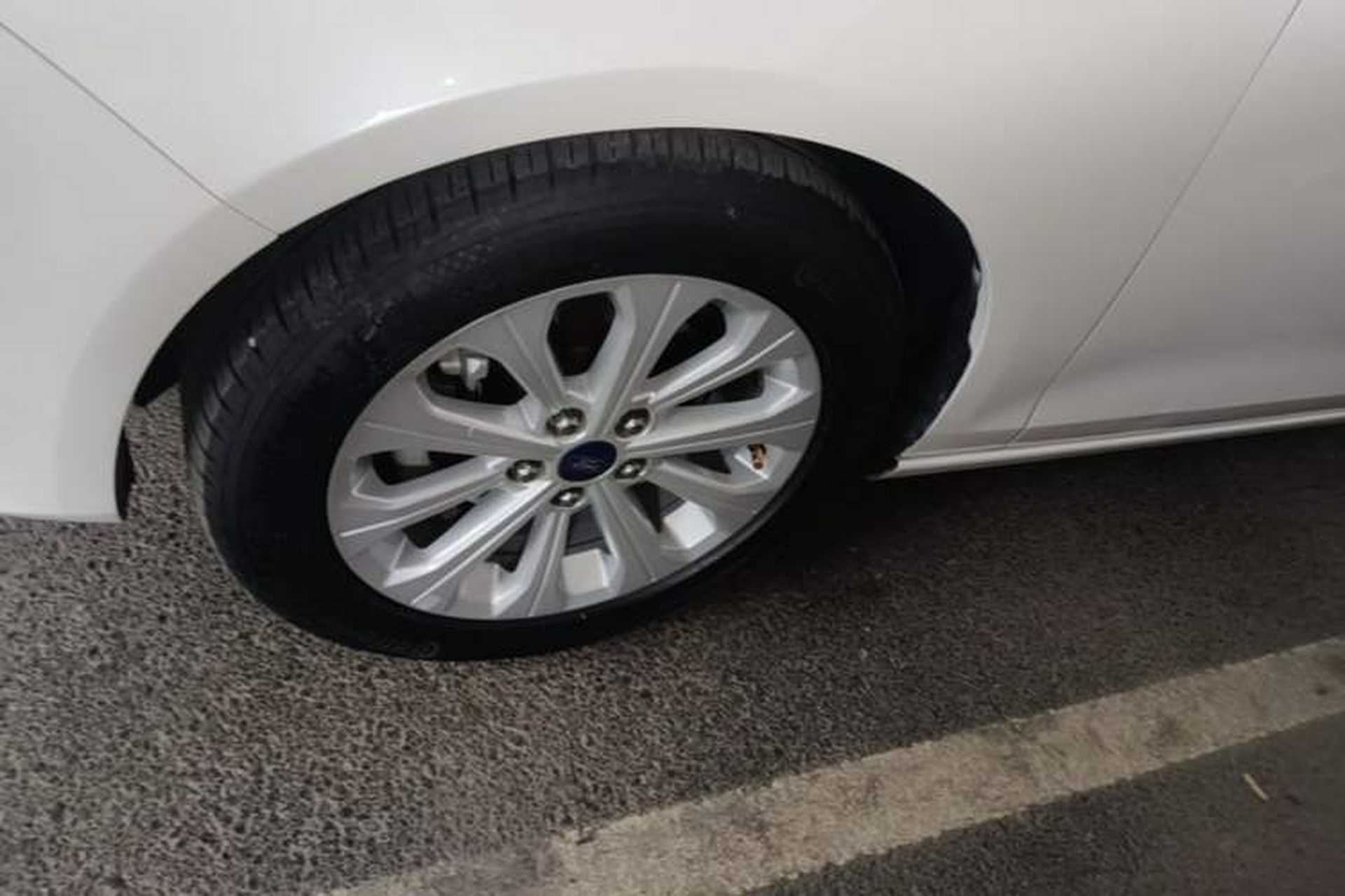 Used Ford Escort 2015 1.5L Automatic Fashion Model Left Front Wheel Hub