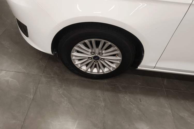 Used Ford Escort 2015 1.5L Automatic Comfort Edition Left Front Wheel Hub