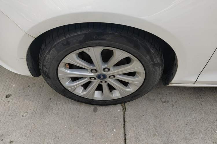 Used Ford Escort 2015 1.5L Automatic Fashion Model Left Front Wheel Hub