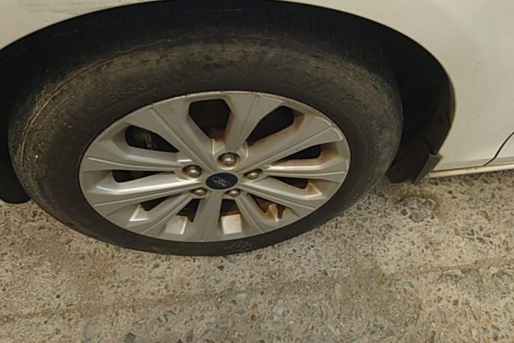 Used Ford Escort 2015 1.5L Automatic Fashion Model Left Front Wheel Hub