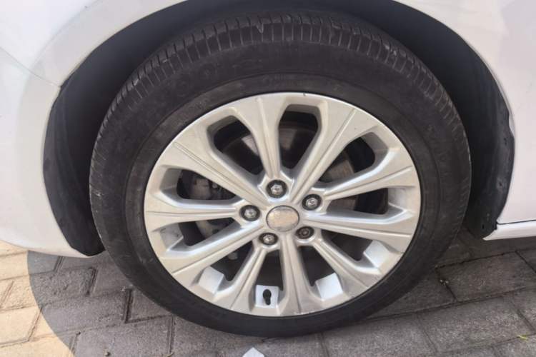 Used Ford Escort 2015 1.5L Automatic Fashion Model Left Front Wheel Hub