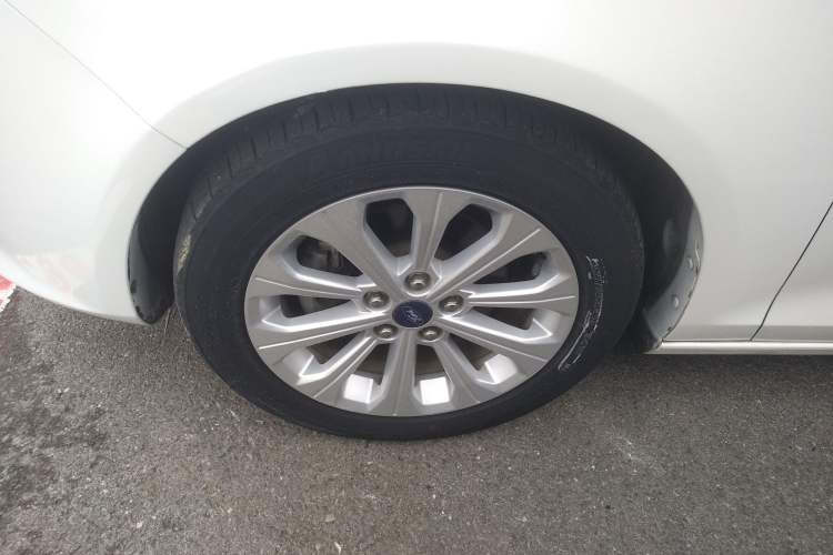 Used Ford Escort 2015 1.5L Manual Fashion Edition Left Front Wheel Hub