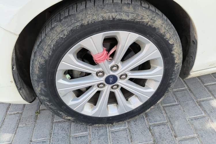 Used Ford Escort 2015 1.5L Manual Fashion Edition Left Front Wheel Hub