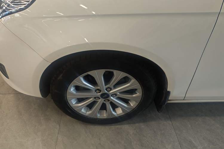 Used Ford Escort 2015 1.5L Automatic Fashion Model Left Front Wheel Hub