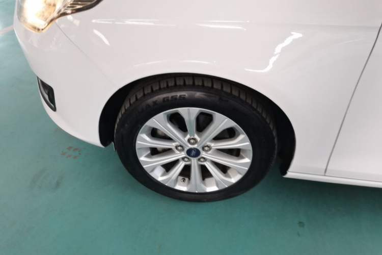 Used Ford Escort 2015 1.5L Automatic Fashion Model Left Front Wheel Hub