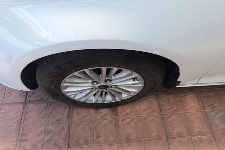 Used Ford Escort 2015 1.5L Automatic Comfort Edition Left Front Wheel Hub