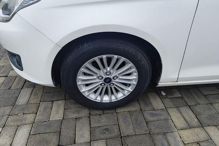 Used Ford Escort 2015 1.5L Automatic Comfort Edition Left Front Wheel Hub