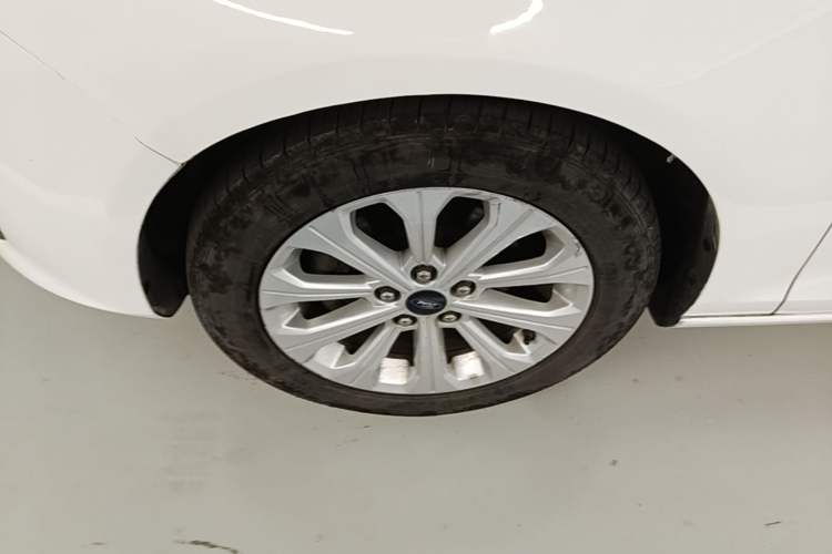 Used Ford Escort 2015 1.5L Automatic Fashion Model Left Front Wheel Hub