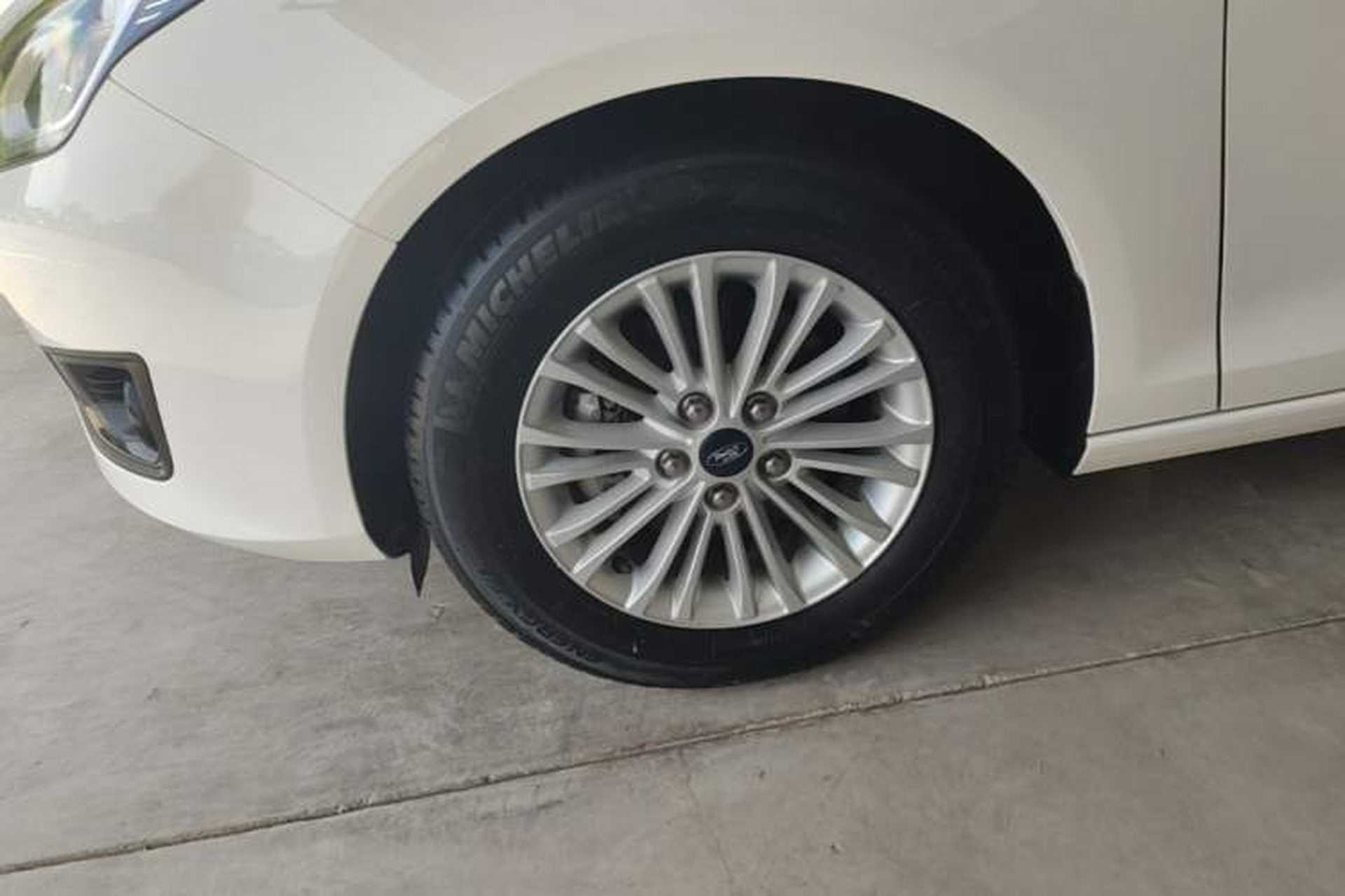 Used Ford Escort 2015 1.5L Manual Comfort Model Left Front Wheel Hub