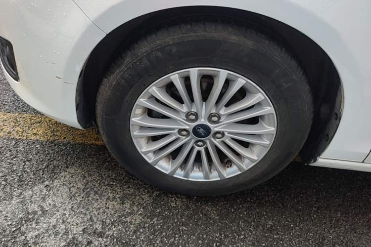 Used Ford Escort 2015 1.5L Automatic Comfort Edition Left Front Wheel Hub