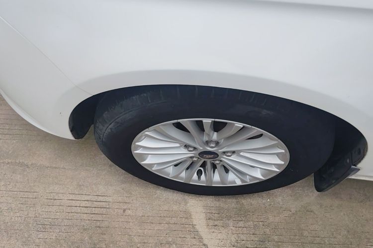Used Ford Escort 2015 1.5L Automatic Comfort Edition Left Front Wheel Hub