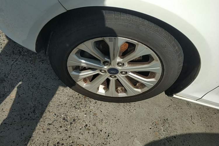 Used Ford Escort 2015 1.5L Automatic Fashion Model Left Front Wheel Hub
