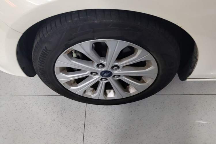 Used Ford Escort 2015 1.5L Manual Fashion Edition Left Front Wheel Hub