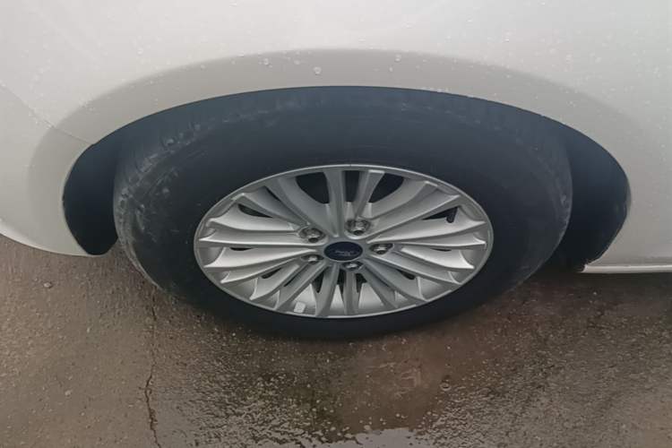 Used Ford Escort 2015 1.5L Automatic Comfort Edition Left Front Wheel Hub