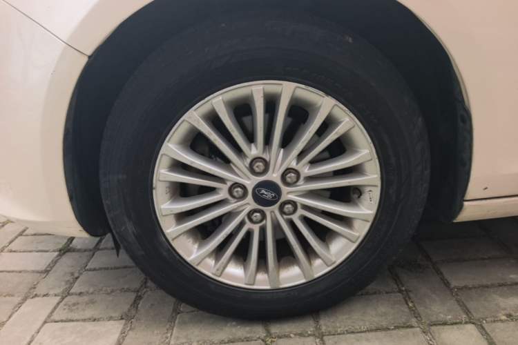 Used Ford Escort 2015 1.5L Automatic Comfort Edition Left Front Wheel Hub