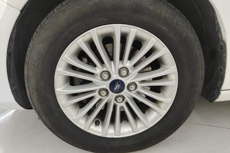 Used Ford Escort 2015 1.5L Manual Comfort Model Left Front Wheel Hub
