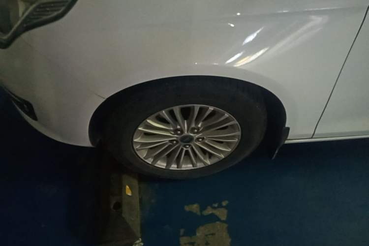 Used Ford Escort 2015 1.5L Automatic Comfort Edition Left Front Wheel Hub