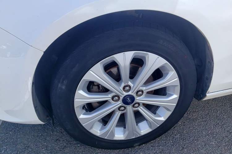 Used Ford Escort 2015 1.5L Automatic Fashion Model Left Front Wheel Hub